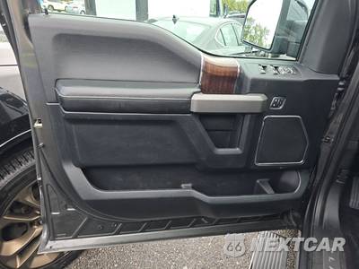 2017 Ford F-150 Platinum Crew Cab Short Bed - zdjęcie 9 z 31 - miniatura