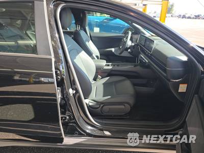 2025 Hyundai IONIQ 6 SEL - zdjęcie 8 z 36 - miniatura