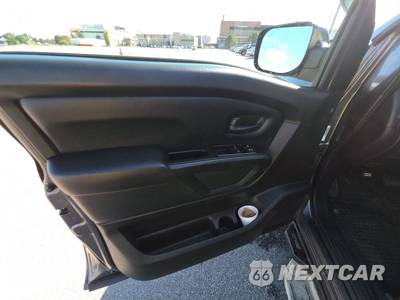 2021 Nissan TITAN S Crew Cab Short Bed - zdjęcie 9 z 36 - miniatura