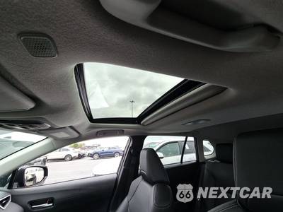 2025 Toyota Corolla Cross XLE - zdjęcie 17 z 31 - miniatura