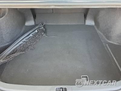 2025 Toyota Camry SE - zdjęcie 13 z 18 - miniatura
