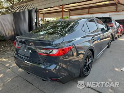 2025 Toyota Camry SE - zdjęcie 4 z 18 - miniatura