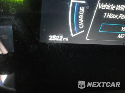 2025 Toyota Camry SE - zdjęcie 9 z 18 - miniatura