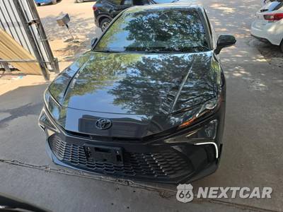 2025 Toyota Camry SE - zdjęcie 2 z 18 - miniatura