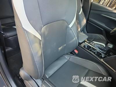 2025 Toyota Camry SE - zdjęcie 17 z 18 - miniatura