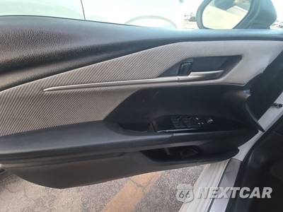 2025 Toyota Camry SE - zdjęcie 9 z 25 - miniatura