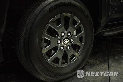 2025 Toyota 4Runner SR5 - zdjęcie 3 z 27 - miniatura