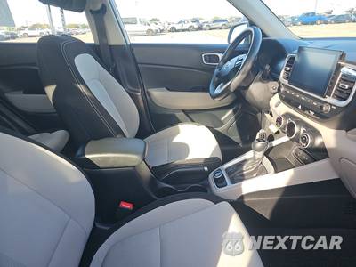 2025 Hyundai Venue SEL - zdjęcie 8 z 17 - miniatura