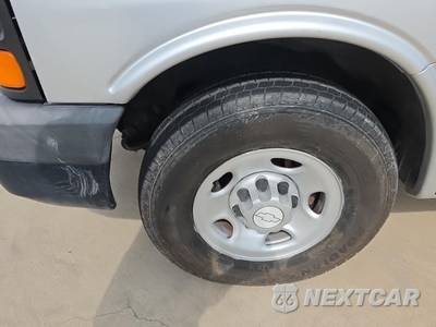 2016 Chevrolet Express 2500 Passenger Van LS 1LS 135.0" WB - zdjęcie 8 z 23 - miniatura