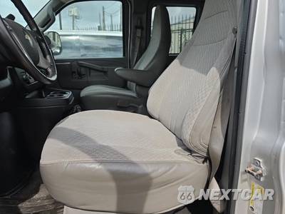 2016 Chevrolet Express 2500 Passenger Van LS 1LS 135.0" WB - zdjęcie 13 z 23 - miniatura