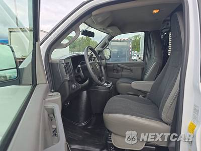 2025 Chevrolet Express 2500 Cargo Van 1WT 135.0" WB - zdjęcie 7 z 30 - miniatura