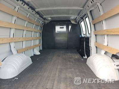 2025 GMC Savana 2500 Cargo Van 1WT 135.0" WB - zdjęcie 15 z 27 - miniatura