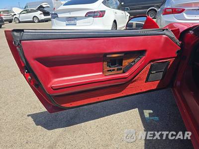 1985 Chevrolet Corvette - zdjęcie 9 z 24 - miniatura