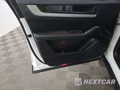 2024 Porsche Cayenne E-Hybrid Coupe - zdjęcie 9 z 22 - miniatura