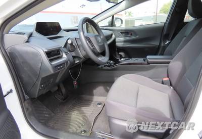 2026 Toyota Prius LE - zdjęcie 9 z 11 - miniatura