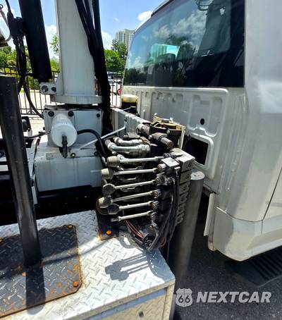 2017 Ford Super Duty F-550 Cab Chassis XL Extended Cab w/Rear Doors DRW - zdjęcie 8 z 13 - miniatura