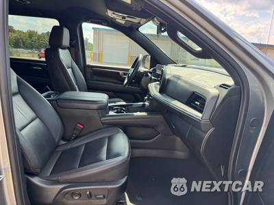 2025 Chevrolet Suburban Z71 2Z7 - zdjęcie 18 z 32 - miniatura