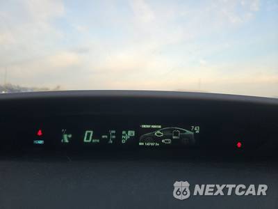 2013 Toyota Prius Three - zdjęcie 12 z 28 - miniatura