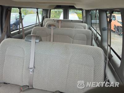 2025 Chevrolet Express 3500 Passenger Van LT 1LT 155.1" WB - zdjęcie 13 z 18 - miniatura