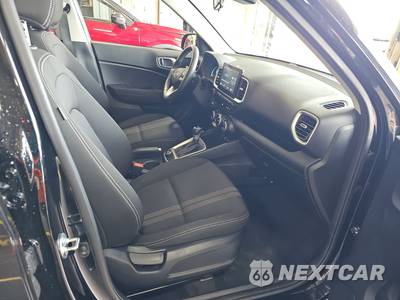 2025 Hyundai Venue SEL - zdjęcie 8 z 29 - miniatura