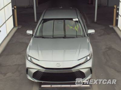 2025 Toyota Camry LE - zdjęcie 2 z 27 - miniatura