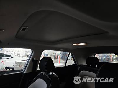 2025 Hyundai Venue SEL - zdjęcie 17 z 30 - miniatura