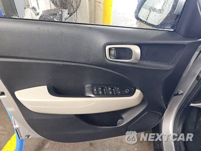 2025 Hyundai Venue SEL - zdjęcie 9 z 30 - miniatura
