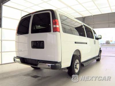 2025 Chevrolet Express 3500 Passenger Van LT 1LT 155.1" WB - zdjęcie 4 z 26 - miniatura
