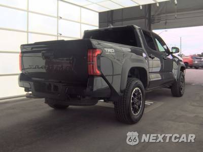 2025 Toyota Tacoma TRD Off-Road Crew Cab Medium Bed - zdjęcie 4 z 44 - miniatura