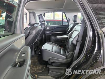 2025 Lincoln Navigator Reserve - zdjęcie 13 z 39 - miniatura