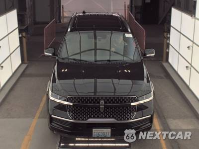 2025 Lincoln Navigator Reserve - zdjęcie 2 z 27 - miniatura