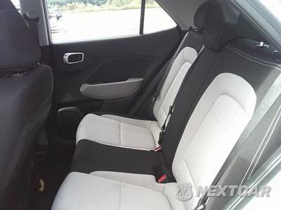 2025 Hyundai Venue SEL - zdjęcie 15 z 31 - miniatura