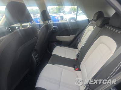 2025 Hyundai Venue SEL - zdjęcie 13 z 37 - miniatura