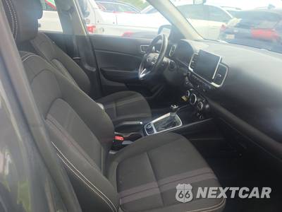 2025 Hyundai Venue SEL - zdjęcie 8 z 31 - miniatura