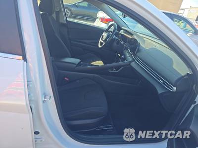 2025 Hyundai Elantra SEL Convenience - zdjęcie 8 z 21 - miniatura
