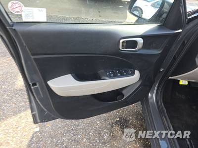 2025 Hyundai Venue SEL - zdjęcie 9 z 28 - miniatura