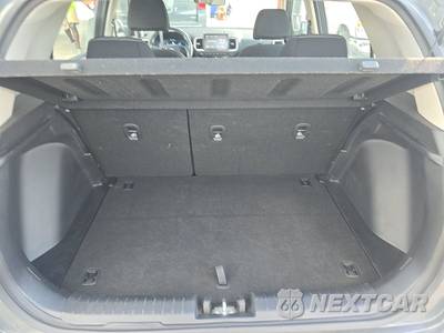 2025 Hyundai Venue SEL - zdjęcie 16 z 28 - miniatura