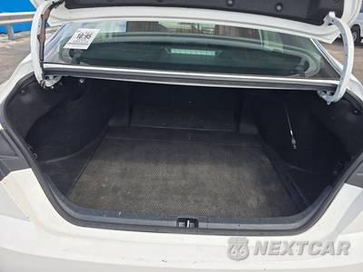 2025 Toyota Camry LE - zdjęcie 16 z 24 - miniatura