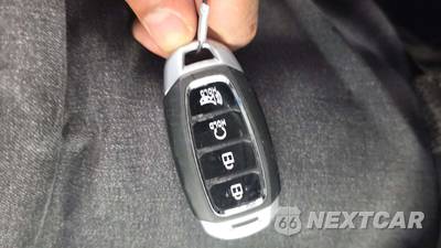 2025 Hyundai Venue SEL - zdjęcie 18 z 31 - miniatura