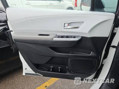 2025 Toyota Sienna XLE 8-Passenger 120.5" WB - zdjęcie 9 z 31 - miniatura