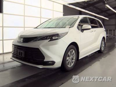 2025 Toyota Sienna XLE 8-Passenger 120.5" WB