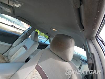 2013 Toyota Camry LE - zdjęcie 19 z 31 - miniatura
