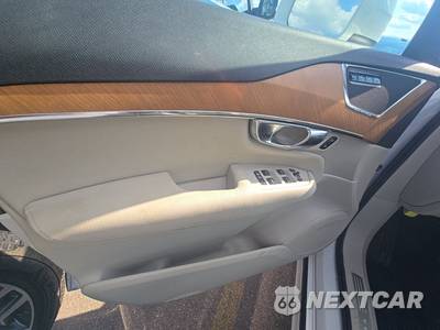 2022 Volvo XC90 T6 Momentum 7-Passenger - zdjęcie 9 z 36 - miniatura