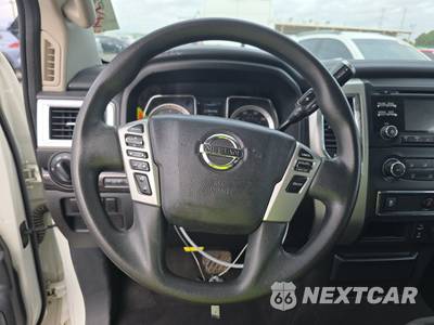 2017 Nissan TITAN SV Crew Cab Short Bed - zdjęcie 10 z 33 - miniatura