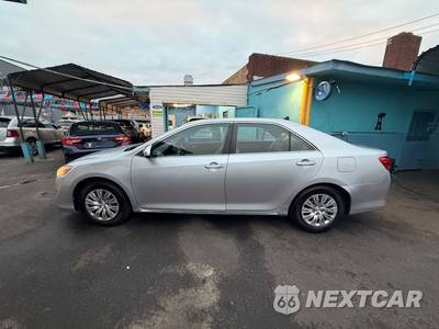 2014 Toyota Camry LE - zdjęcie 2 z 15 - miniatura