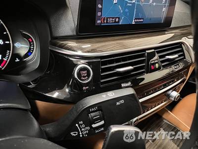 2019 BMW 5 Series Sedan 540i xDrive LUXURY LINE - zdjęcie 22 z 50 - miniatura