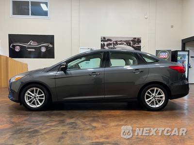 2017 Ford Focus SE Sedan - zdjęcie 6 z 41 - miniatura