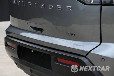 2026 Nissan Pathfinder SV - zdjęcie 8 z 19 - miniatura