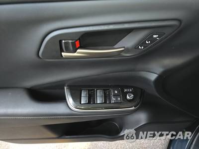2025 Toyota Crown Signia Limited - zdjęcie 9 z 25 - miniatura