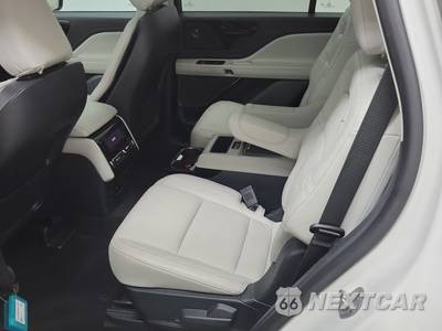 2025 Lincoln Aviator Reserve - zdjęcie 9 z 13 - miniatura